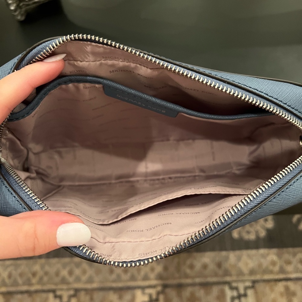 EUC Michael Kors Jet Set Blue Saffiano Leather Crossbody Purse - Picture 10 of 12